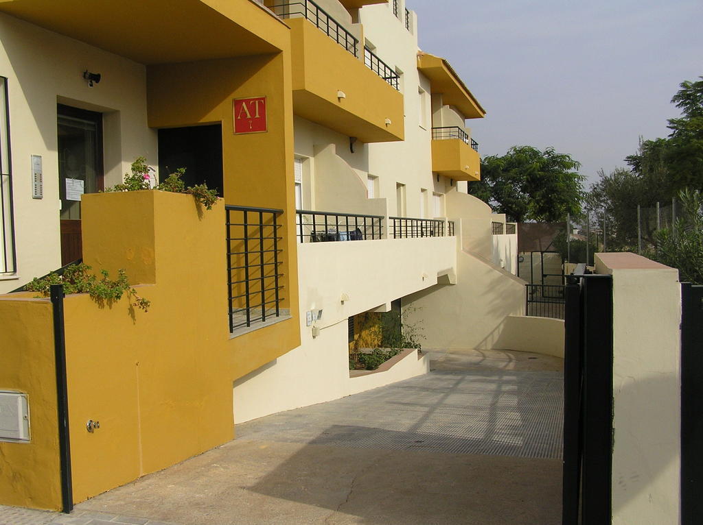 Apartamentos Turisticos Los Girasoles Espartinas Extérieur photo